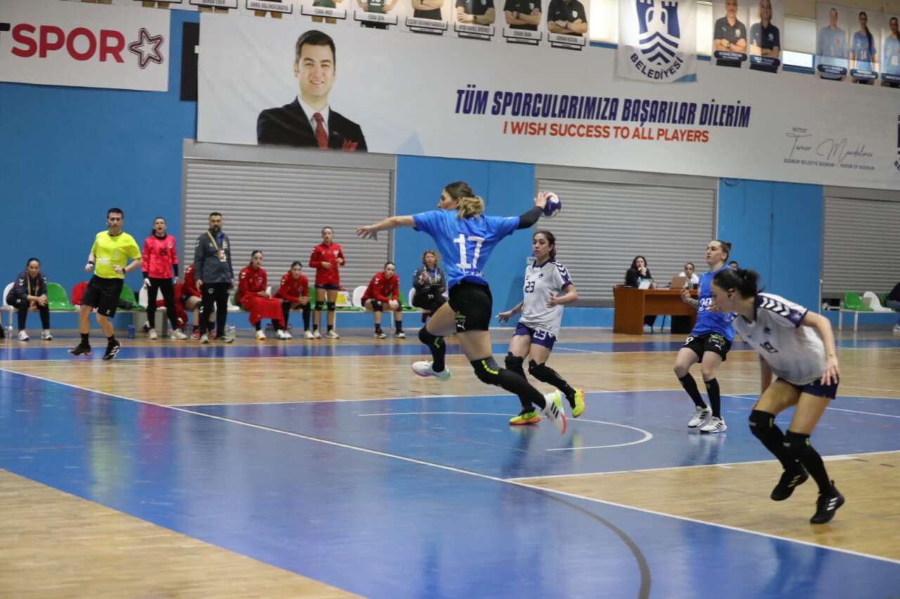 Denizin Kızları Nefes Kesen Maçta Üsküdar'ı Devirdi: Zirve İnadı Sürüyor 2